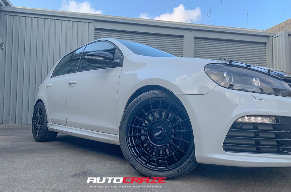VOLKSWAGEN GOLF LAS R MATTE BLACK
